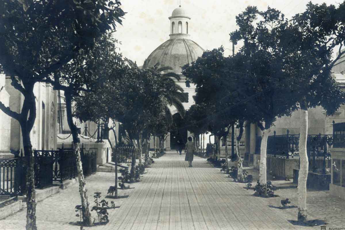 El Cementerio de San Miguel: Vida eterna al abrigo de las grandes familias de Málaga